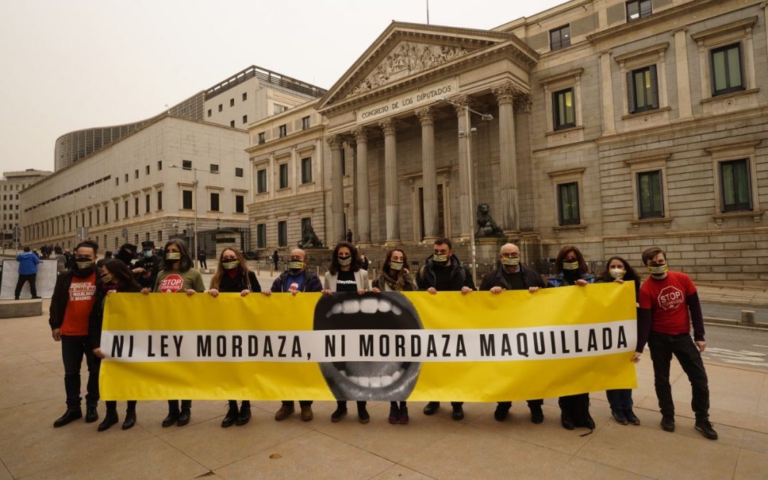 COMUNICADO// Organizaciones en defensa de los derechos humanos denuncian seis años de bloqueo parlamentario de la reforma de la Ley Mordaza y exigen a los partidos políticos avanzar hacia la libertad de expresión